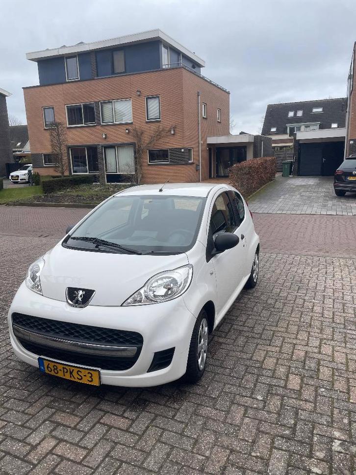 Peugeot 107 1.0 12V E-vti 68PK 3DR 2011 Wit, Auto's, Peugeot, Particulier, Airconditioning, Android Auto, Apple Carplay, Bluetooth