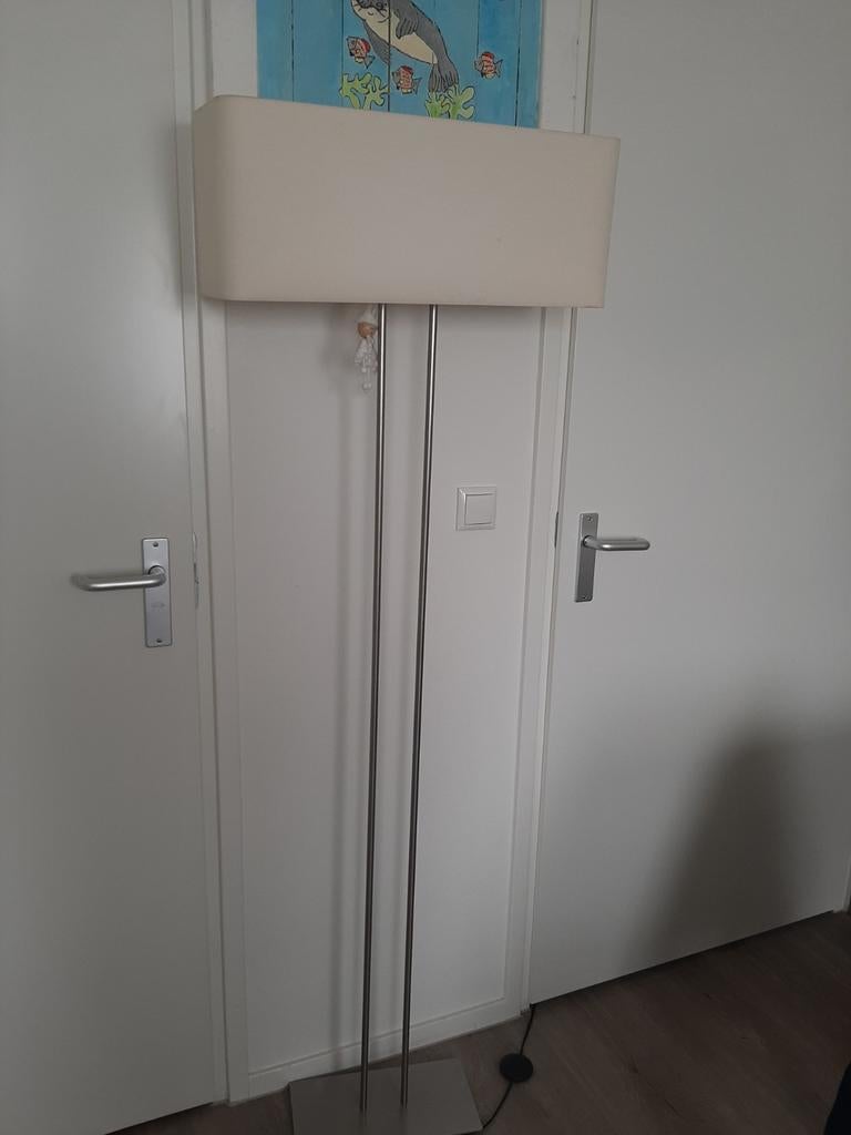 2mooie staande lampen creamkleur, Huis en Inrichting, Lampen | Vloerlampen, Ophalen of Verzenden, Zo goed als nieuw, 150 tot 200 cm
