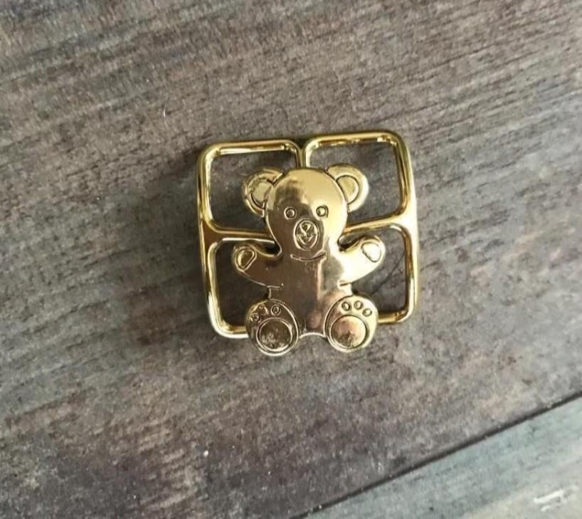 Goudkleurige Nieuwe Sjaalbroche met Beer, Ophalen of Verzenden, Nieuw, Goud, Overige materialen