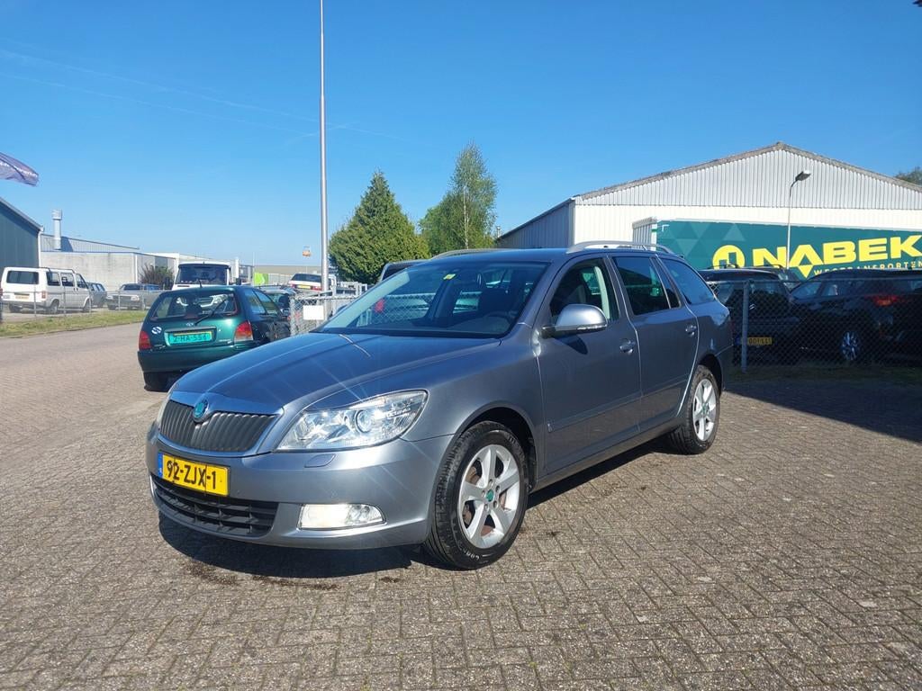 Skoda Octavia Combi 1.4 TSI Greentech Elegance Business Line, Auto's, Skoda, Voorwielaandrijving, Euro 5, Stof, Gebruikt