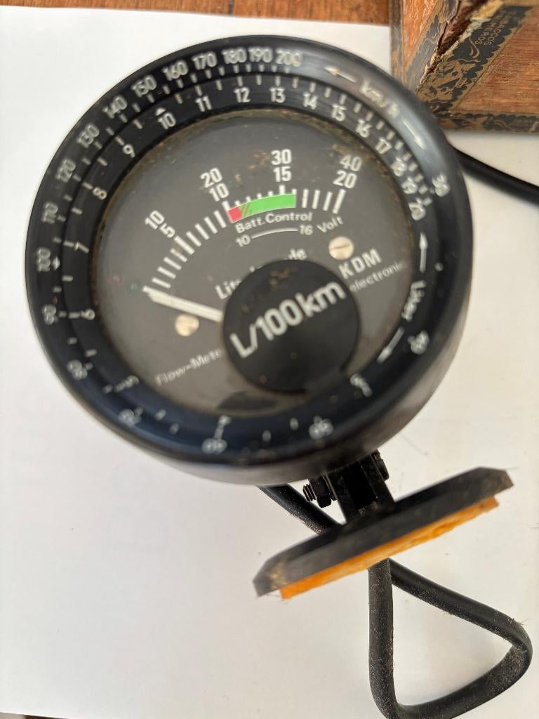 Vintage KDM brandstofmeter flowmeter opbouw dashboard auto, Auto-onderdelen, Ophalen of Verzenden, Gebruikt