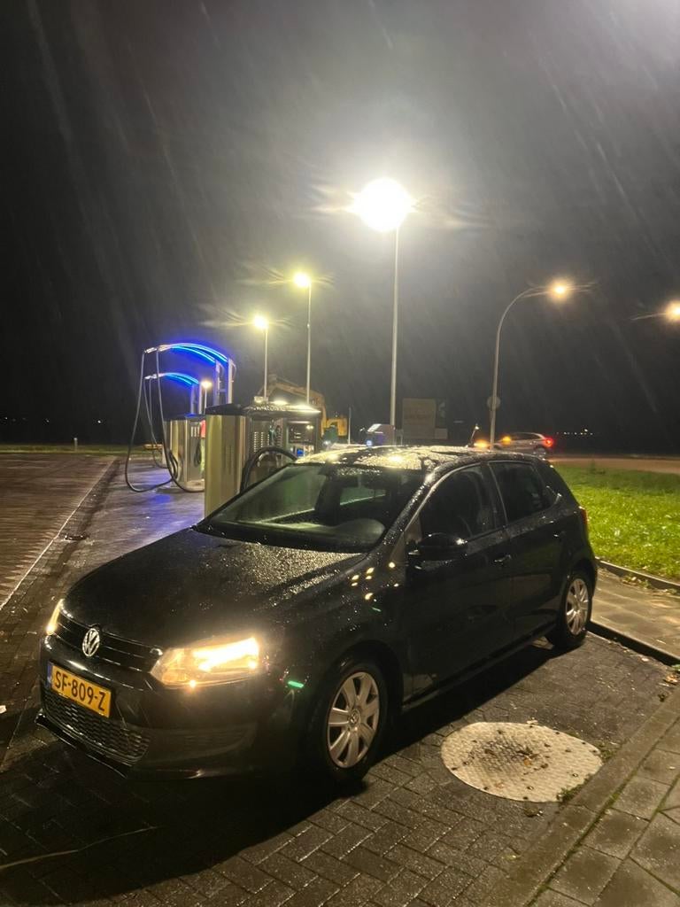 Volkswagen Polo 1.2 51KW 2010 Zwart, Auto's, Volkswagen, Voorwielaandrijving, 967 kg, 40 €/maand, Zwart
