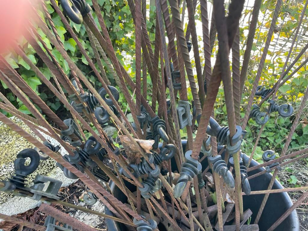 Hekwerk palen met isolatoren, Tuin en Terras, Ophalen, Gebruikt, IJzer, Overige typen