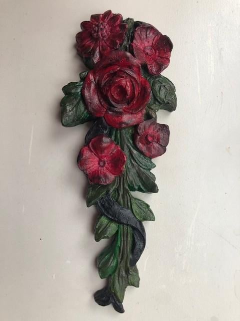 Nr3) bloemen ornament roos rood van gips €25.00, 31 cm, Rood, Steen/keramiek, Ophalen of Verzenden