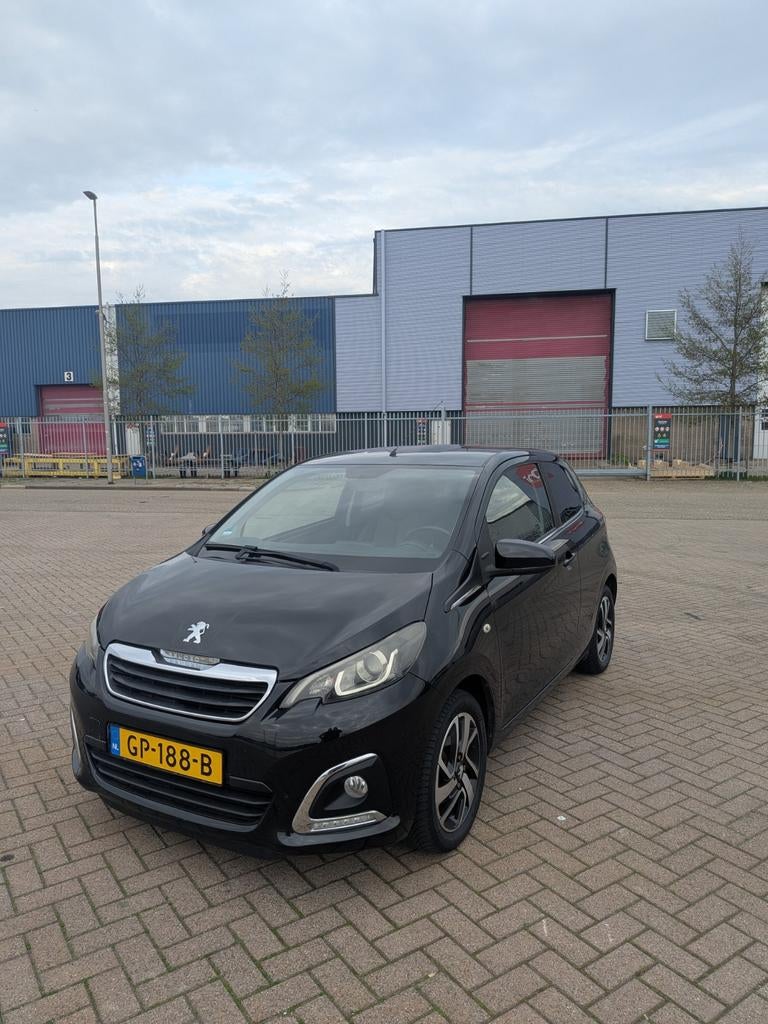 Peugeot 108 1.2 12V VTI 82PK 3DR 2015 Zwart, Auto's, Voorwielaandrijving, 1199 cc, 840 kg, 4 stoelen