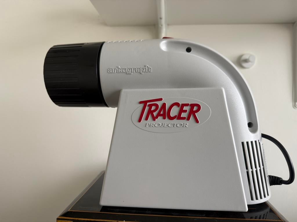 Tracer, Ophalen of Verzenden, Zo goed als nieuw