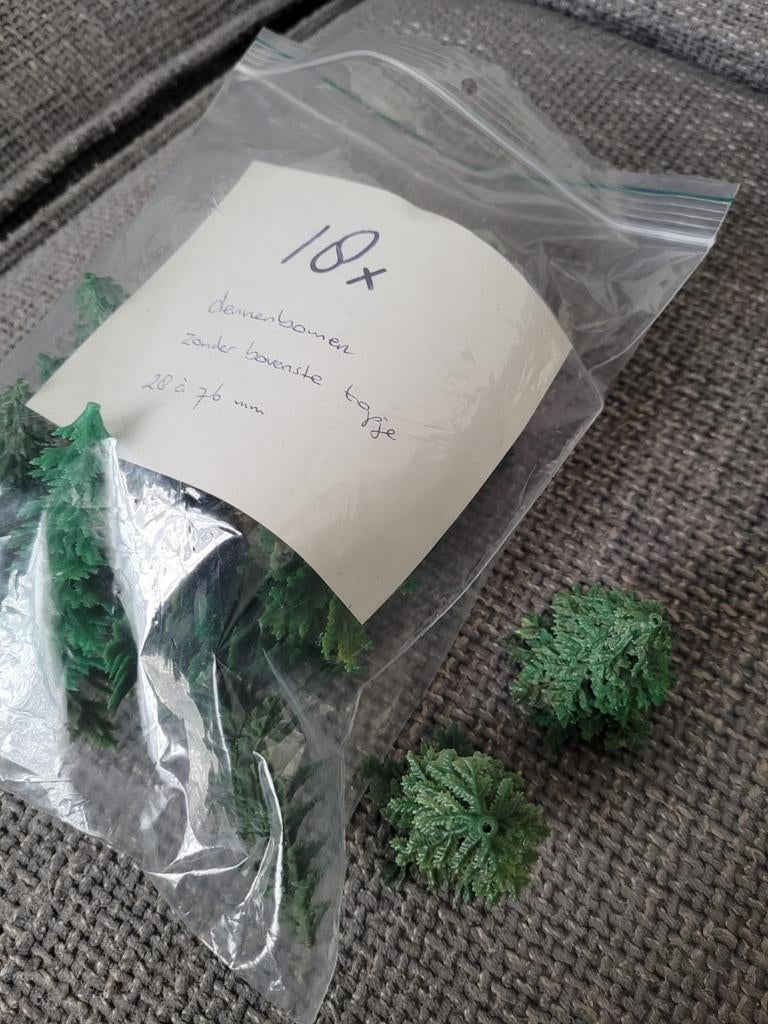 18 dennenbomen h0 modelspoor 28-76 mm zonder topje, Ophalen of Verzenden