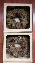 2 kransen met dennenappels, Ophalen of Verzenden, Nieuw