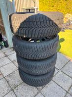 Winterbanden op stalen velgen incl standaard., Ophalen, Zo goed als nieuw