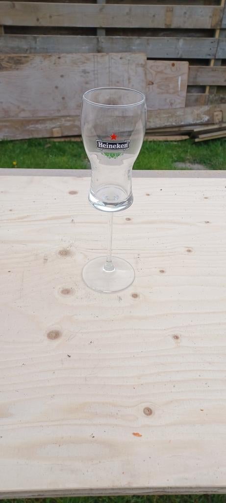Heineken bierglas op hoge poot, Verzamelen, Glas en Borrelglaasjes, Ophalen, Zo goed als nieuw, Bierglas