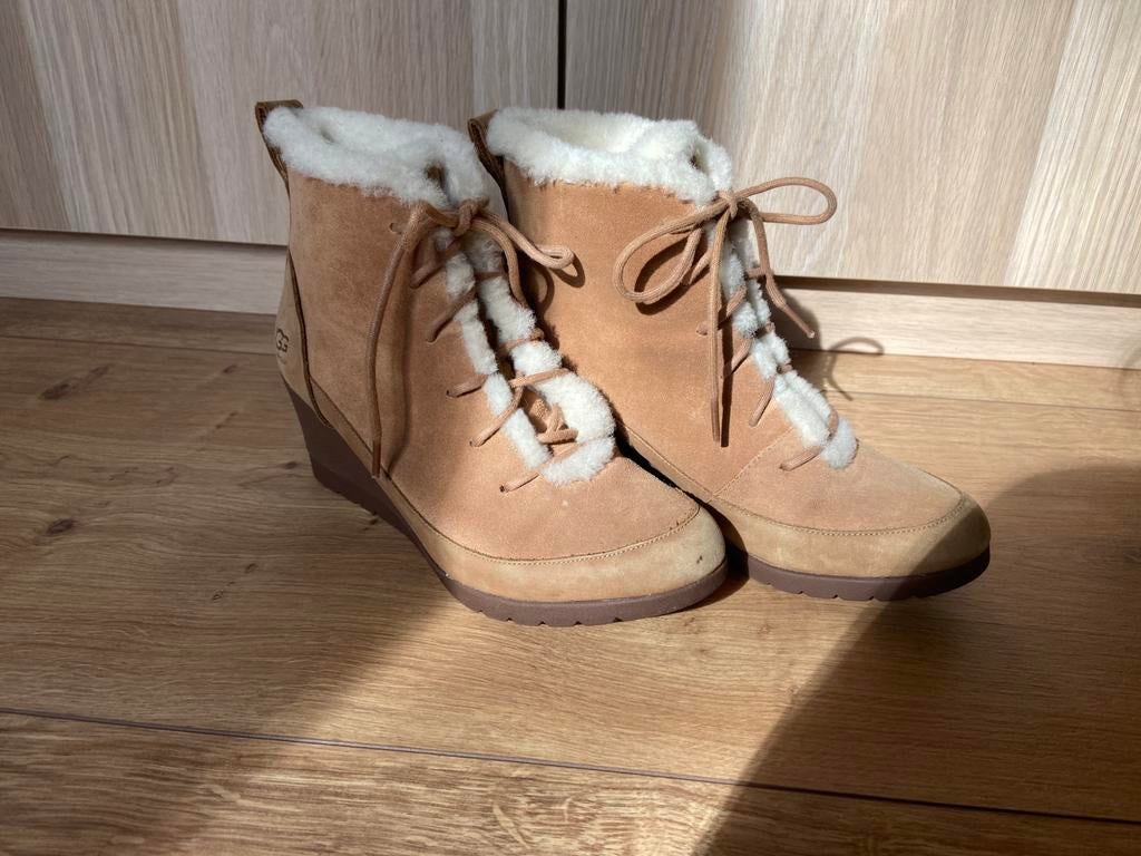 Ugg enkellaarsjes 39, Ophalen of Verzenden, Zo goed als nieuw