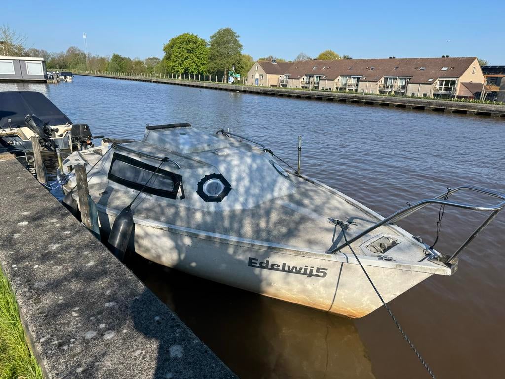 Polyester zeilboot met kajuit en 4 pk Mercury motor, Gebruikt, Ophalen of Verzenden, Tourjacht of Cruiser, Tot 6 meter