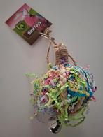 Speeltje voor grote parkieten en papagaaien., Meerdere dieren, Parkiet