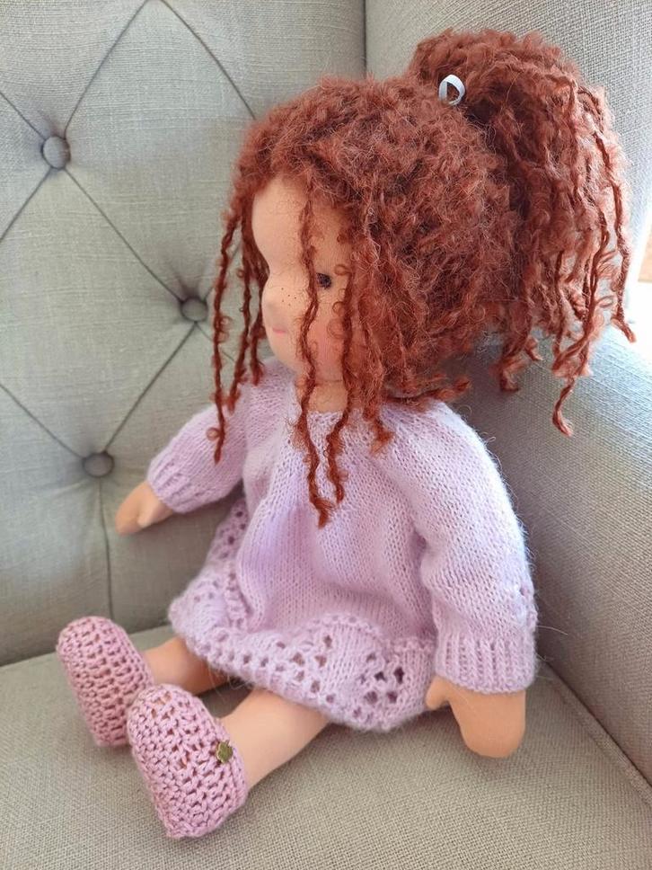 NIEUW handgemaakte tricot pop waldorf schapenwol zonnekind, Kinderen en Baby's, Speelgoed | Poppen, Nieuw, Overige typen, Ophalen of Verzenden