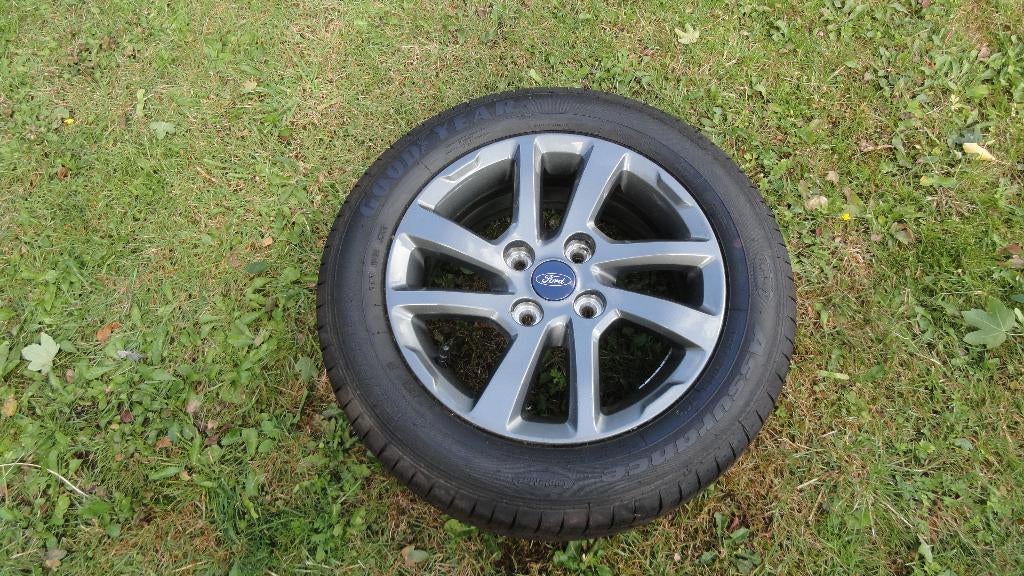Ford Fiesta ,B-Max velgen origineel met zomerbanden 15 inch, Auto-onderdelen, Banden en Velgen, Ophalen, Gebruikt, 15 inch, Banden en Velgen