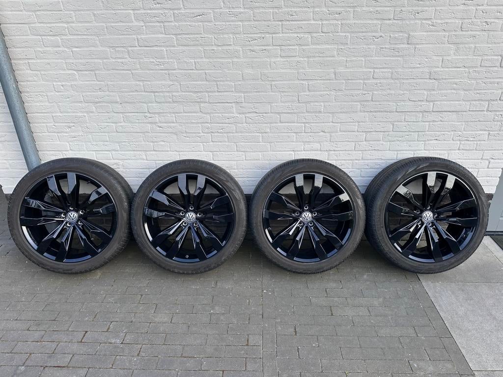 NIEUWE ORIGINELE 20” VW SUZUKA VELGEN TIGUAN R-LINE 255-40-2, Ophalen, Nieuw, Voor, Deur