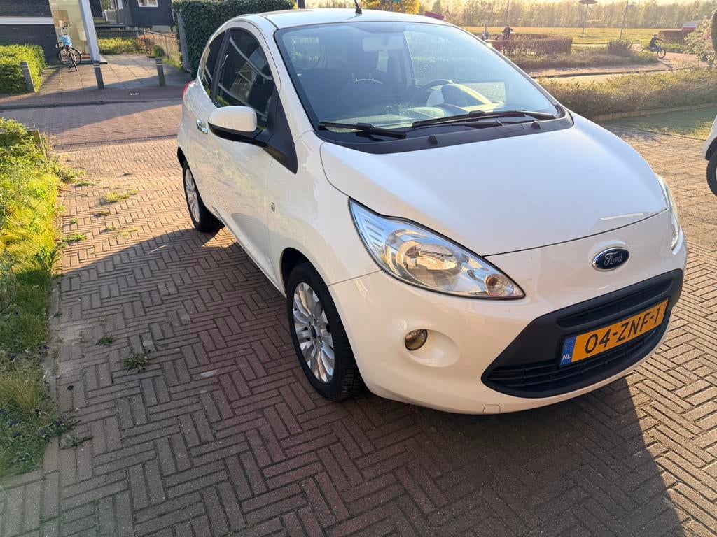 Super mooie Ford Ka Titanium 1.2 69pk 2013 km 155000, Voorwielaandrijving, Stof, 1242 cc, 4 cilinders