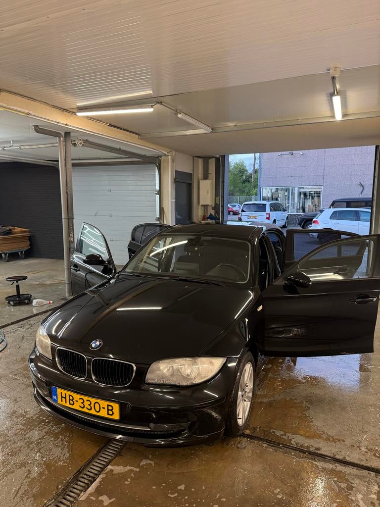 BMW 1-Serie 1.6 116I 5DR 2008 Zwart, Auto's, BMW, Particulier, 1-Serie, ABS, Airbags, Airconditioning, Bluetooth, Bochtverlichting