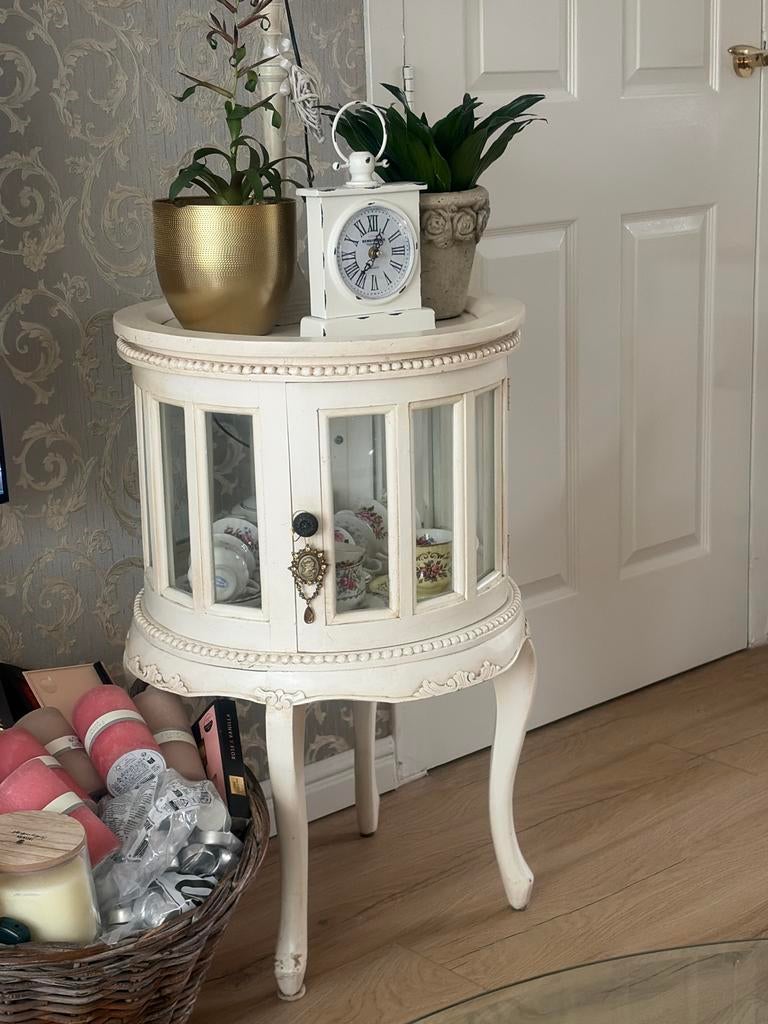 Roomwit theekastje met glazen deurtjes, Ophalen of Verzenden, Gebruikt