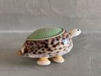 Schildpad  Tijgerkauri Schelp  Naalden Spelden Kussen 9 cm, Ophalen of Verzenden