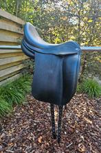 Schutte dressuurzadel 17.5 inch, Dieren en Toebehoren, Paarden en Pony's | Zadels, Ophalen, Zo goed als nieuw, Dressuur