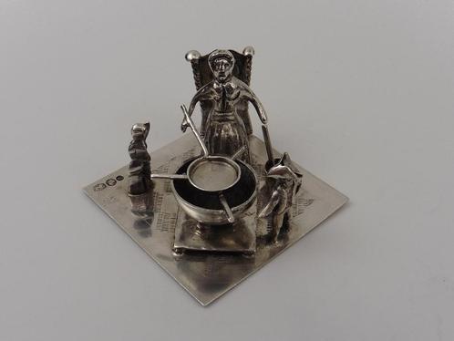Zilveren miniatuur Kokende vrouw met kinderen           Z114, Antiek en Kunst, Antiek | Goud en Zilver, Zilver, Ophalen of Verzenden