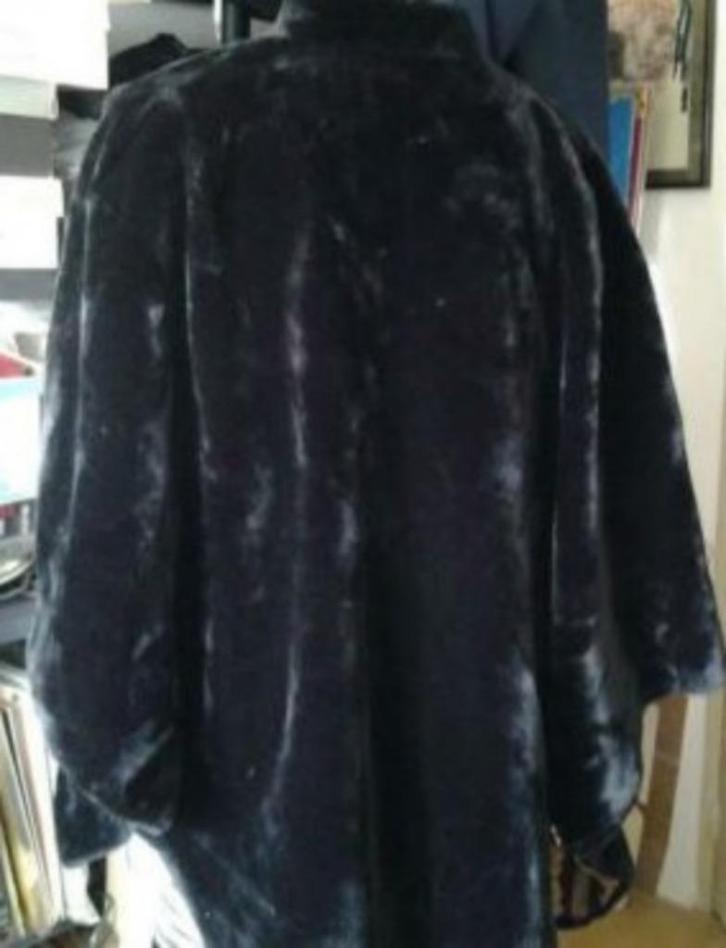 Bontjas Cape Lang Faux Bont Couture Helene 4 maar €50, Kleding | Dames, Jassen | Winter, Zo goed als nieuw, Maat 42/44 (L), Zwart