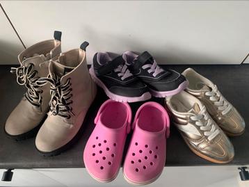 Laarsjes/sneakers/crocs/gymschoenen mt 28 beschikbaar voor biedingen