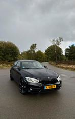 BMW 1-Serie 118i 136pk Aut 2017 Zwart, Auto's, 65 €/maand, Zwart, Origineel Nederlands, 650 kg