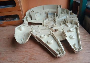 Star wars vintage millennium falcon 1979 bottom part  beschikbaar voor biedingen