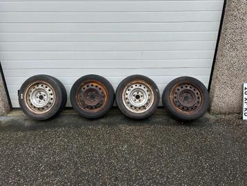 toyota 4 stalen velgen met banden beschikbaar voor biedingen