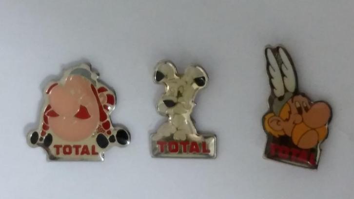 Asterix en Obelix Total reclame strip pins set, Verzamelen, Speldjes, Pins en Buttons, Zo goed als nieuw, Ophalen of Verzenden