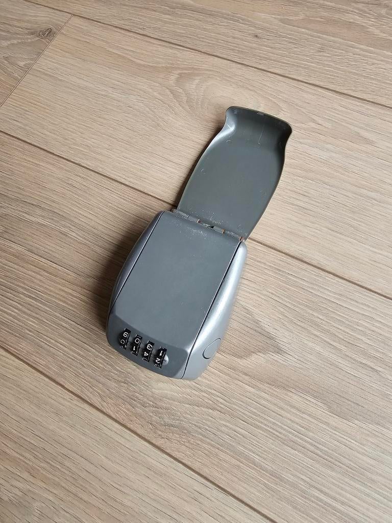 Sleutelkluisje met code, Ophalen of Verzenden, Gebruikt, Overige materialen, Slot