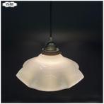 Vintage opaal glazen lampje hanglampje, Huis en Inrichting, Lampen | Hanglampen, Gebruikt, Vintage, Ophalen of Verzenden, Glas