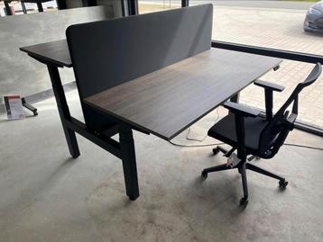 Zit Sta verstelbare duo electrische bureaus beschikbaar voor biedingen
