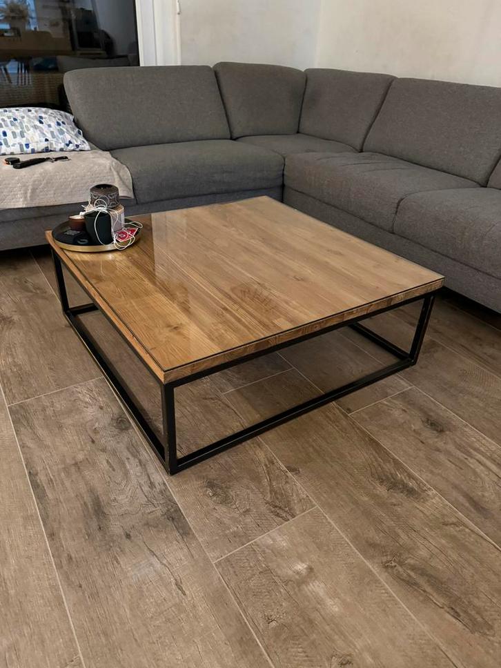 Mooie salontafel! 100x100 Met houten blad en metalen frame, Huis en Inrichting, Tafels | Salontafels, Gebruikt, Minder dan 50 cm