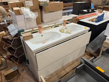 Complete grote partij !! Sanitair !! Nieuw show top merken beschikbaar voor biedingen