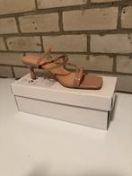 Fijne hakken maat 39, Ophalen of Verzenden, Zo goed als nieuw, Sneakers of Gympen
