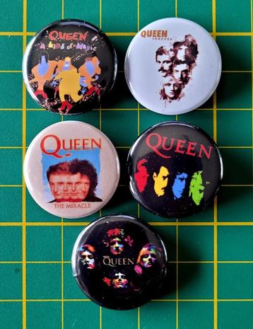 QUEEN buttons (2) beschikbaar voor biedingen