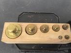Houten blok met gewichten van koper. Vintage, Ophalen of Verzenden, Koper