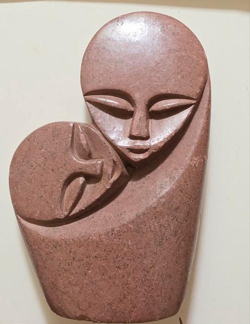 Unieke Handgesneden Steenbeeld – Moeder en Kind, Antiek en Kunst, Kunst | Beelden en Houtsnijwerken, Ophalen