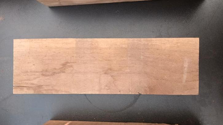 Walnoot blok nr 004. Circa 9 x 5 x 300 +, Hobby en Vrije tijd, Overige Hobby en Vrije tijd, Ophalen of Verzenden