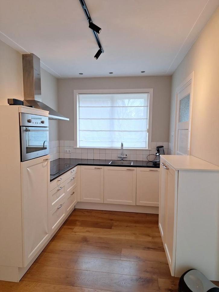 Brugman hoekkeuken met inbouwapparatuur, Huis en Inrichting, Keuken | Complete keukens, Gebruikt, Hoekkeuken, Wit, Graniet of Steen