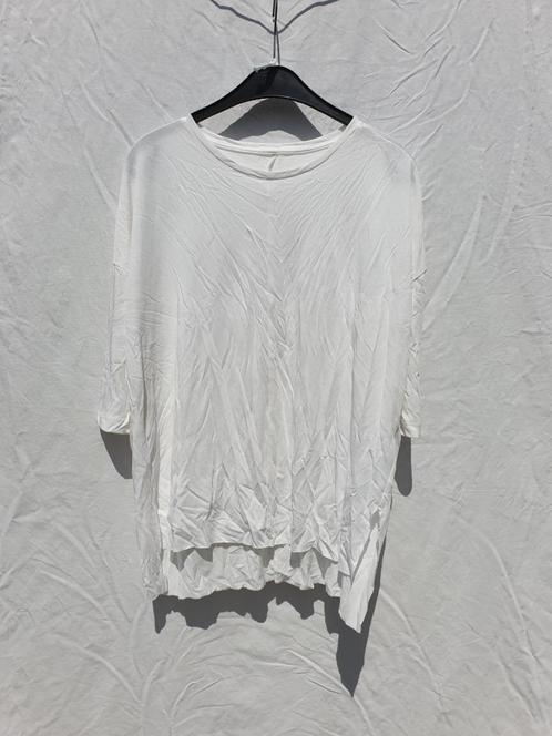 Mooi wit damesshirt. Mt L Merk Stradivarius, Kleding | Dames, T-shirts, Zo goed als nieuw, Maat 42/44 (L), Wit, Korte mouw, Ophalen of Verzenden