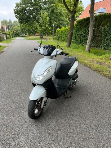 Peugeot kisbee 2011 | 10.250 KM beschikbaar voor biedingen