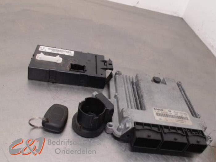 Kontaktslot + computer van een Opel Vivaro, Auto-onderdelen, Overige Auto-onderdelen, Opel, Gebruikt, 3 maanden garantie, Ophalen of Verzenden