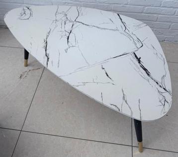 Kiezelvorm Salontafel - H40/45 x 100 x 80 cm beschikbaar voor biedingen
