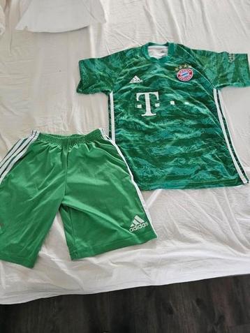 Tenue FC Bayern München maat 176 beschikbaar voor biedingen