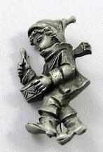 Schattige vintage broche van jongen met trommel (6635-2101), Ophalen, Zo goed als nieuw, Zilver, Overige materialen
