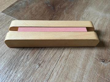 Slijpsteen met houten sokkel model Bergeon 4712 beschikbaar voor biedingen